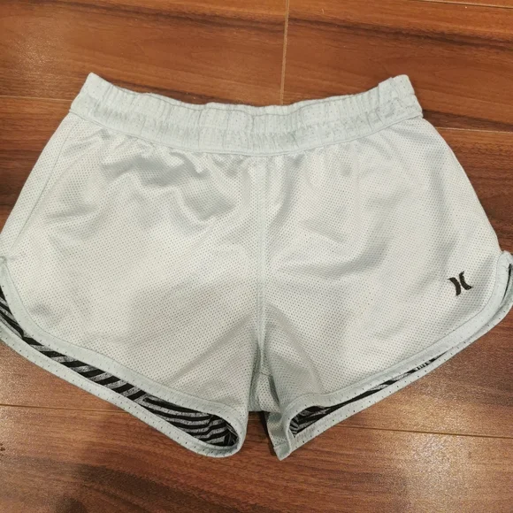 3/$15 Under Armour shorts - mint colour - Picture 1 of 2